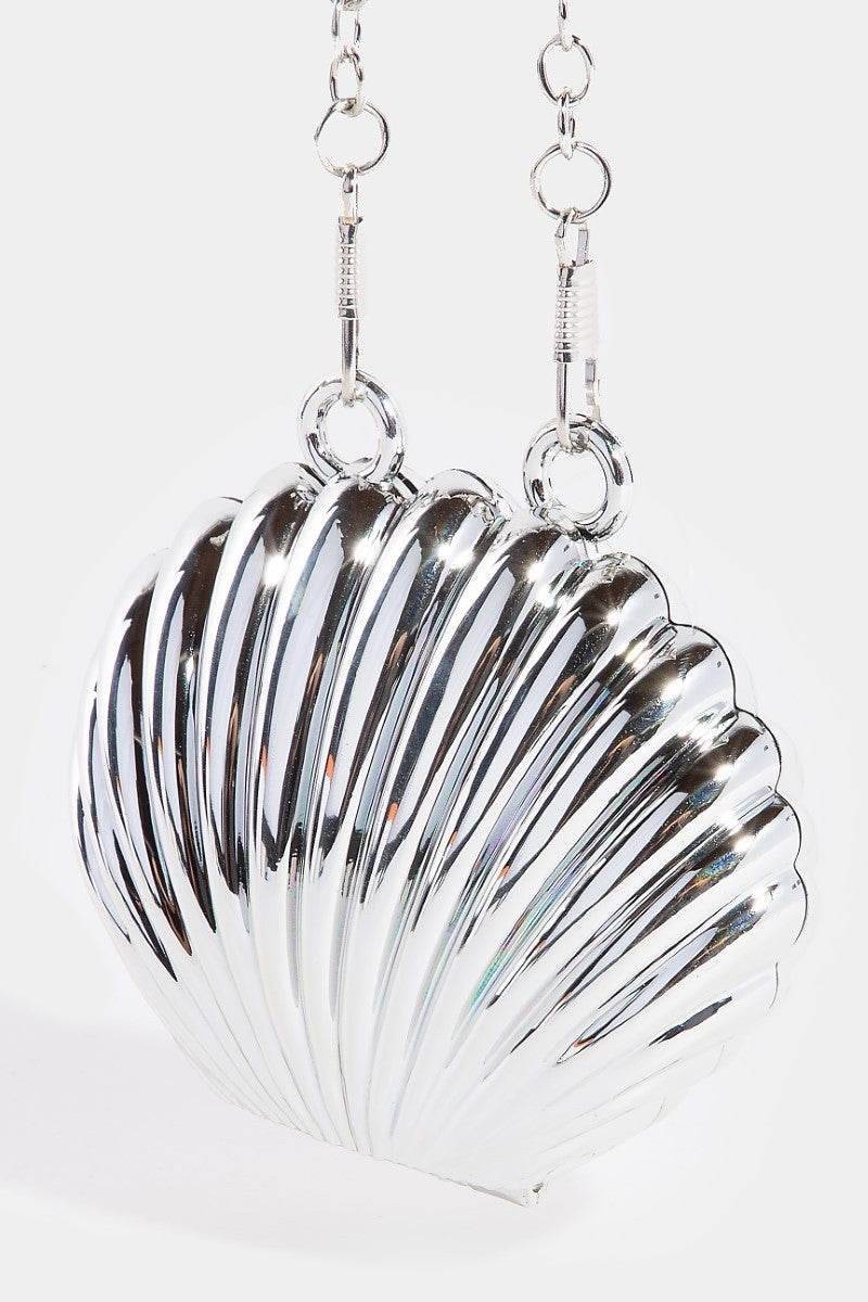 The ‘Metallic Clam Sea Shell Bag’