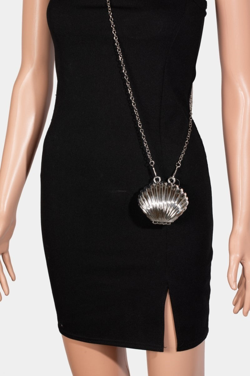 The ‘Metallic Clam Sea Shell Bag’