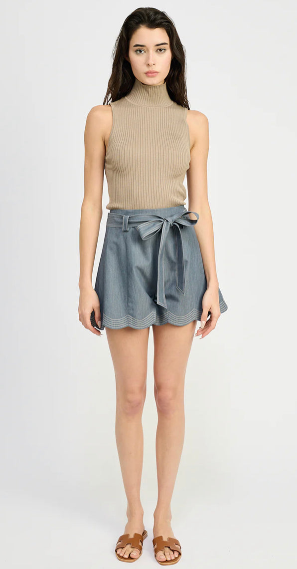 En Saison ‘Angeline Scallop Hem Shorts’