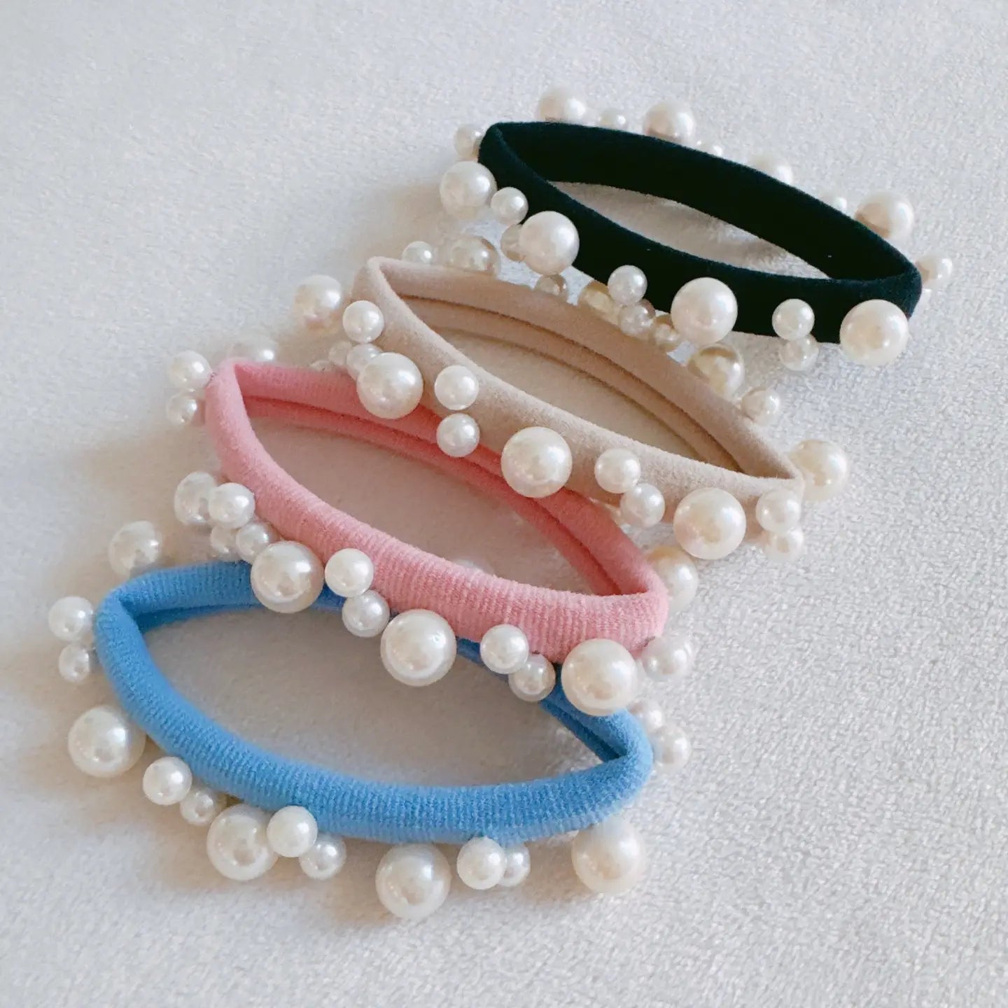 The ‘Snowed In Pearls Hair Ties Set’