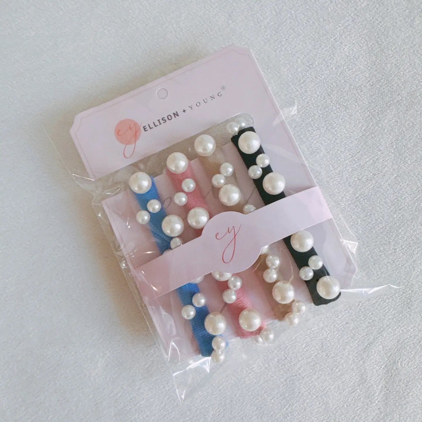 The ‘Snowed In Pearls Hair Ties Set’
