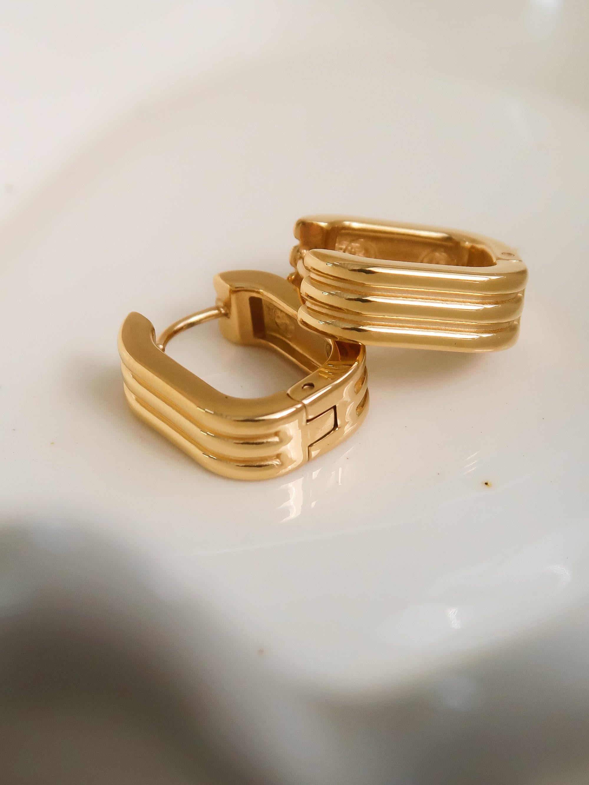 The ‘Noa Tarnish Stripe Earring’
