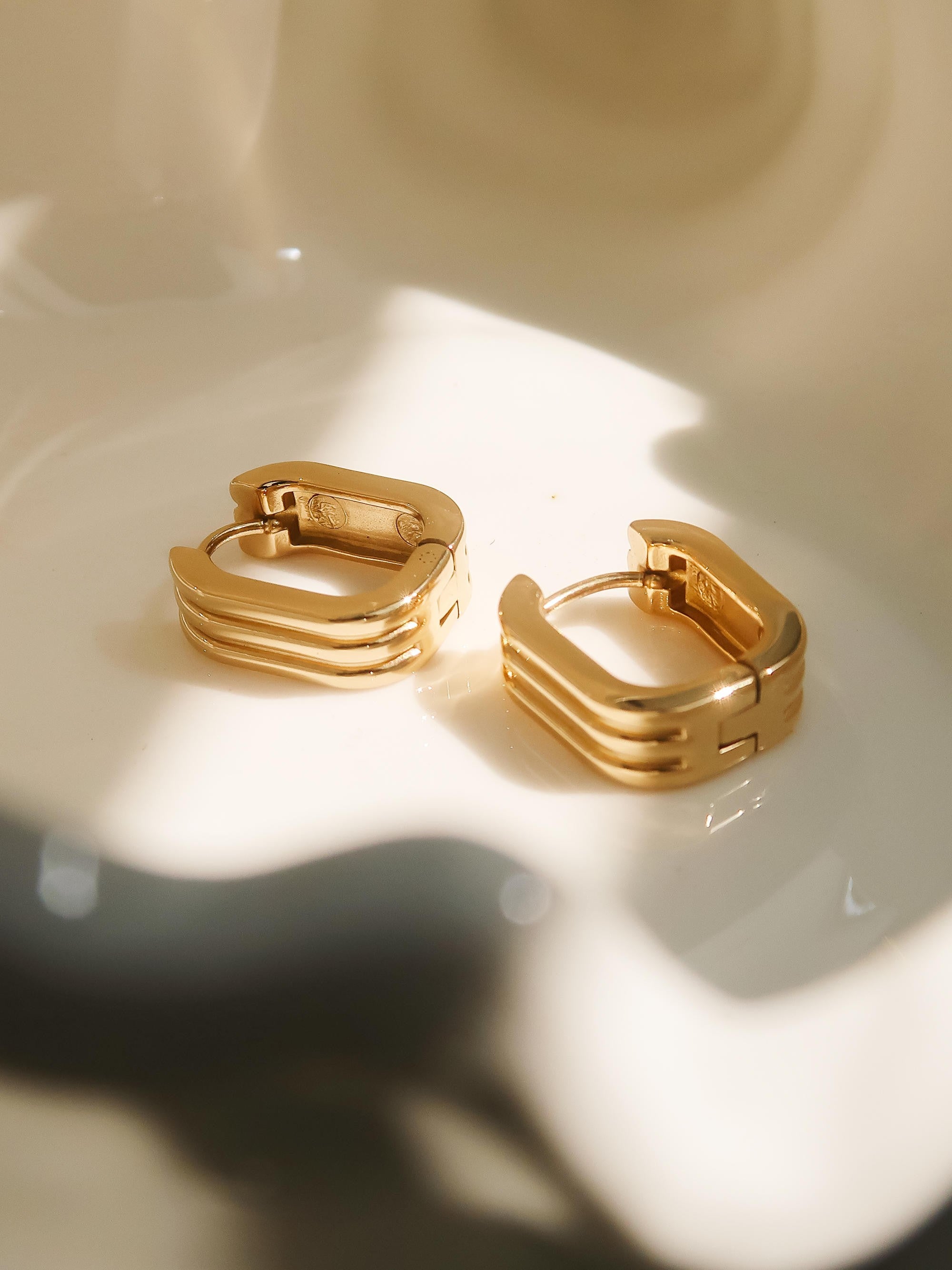 The ‘Noa Tarnish Stripe Earring’