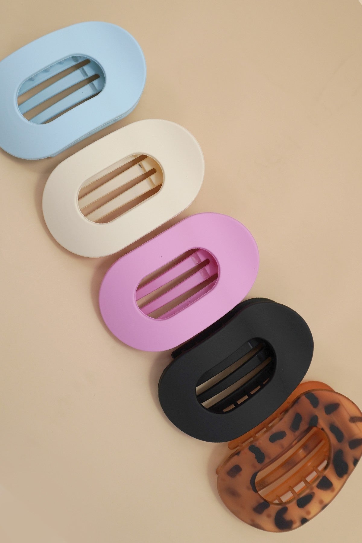 The ‘Jumbo Lay Flat Oval Clip’