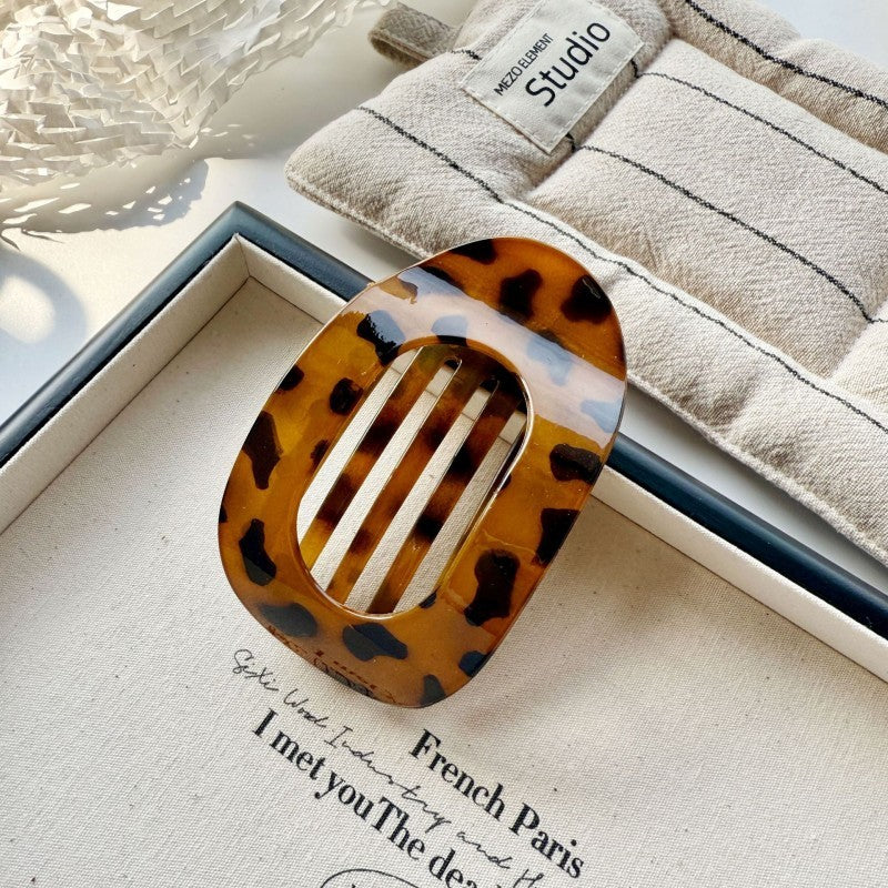 The ‘Jumbo Lay Flat Oval Clip’